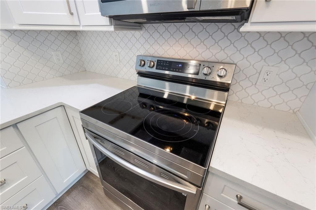 774 Wiggins Lake Dr 203, Naples, FL 34110-9