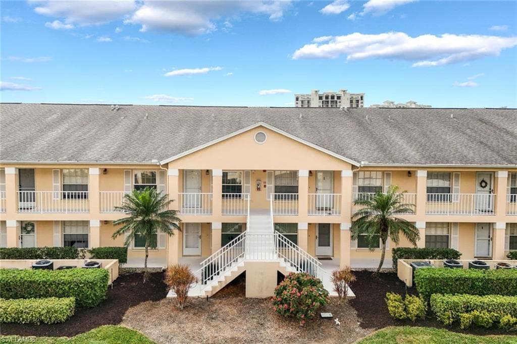 774 Wiggins Lake Dr 203, Naples, FL 34110-27