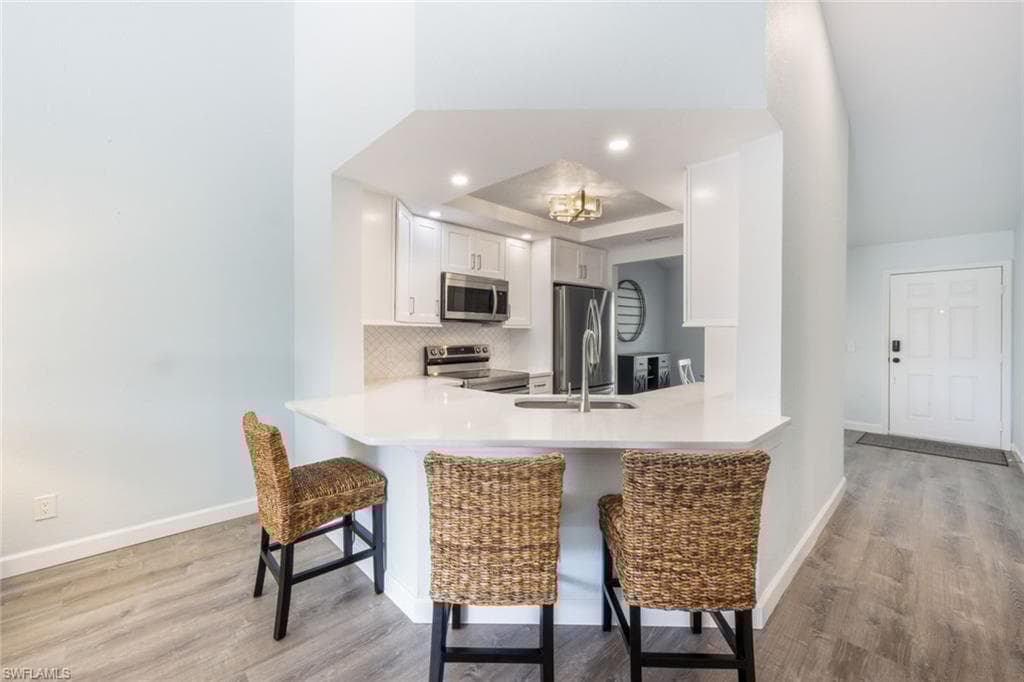 774 Wiggins Lake Dr 203, Naples, FL 34110-5