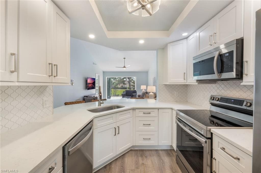 774 Wiggins Lake Dr 203, Naples, FL 34110-7