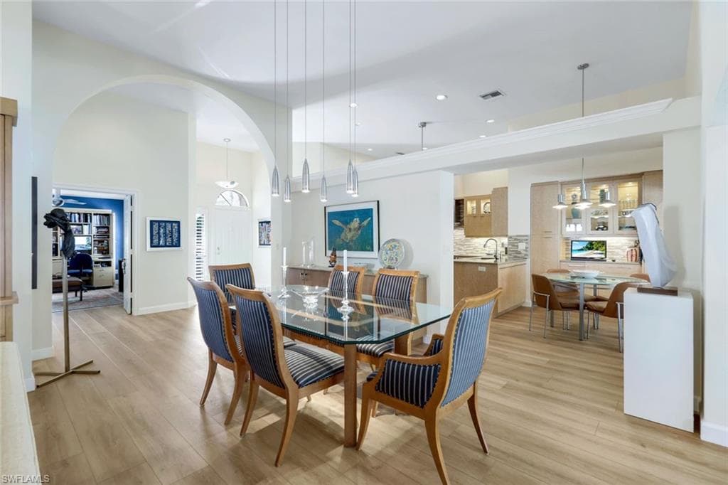 353 Carlton Pl 33, Naples, FL 34108-10