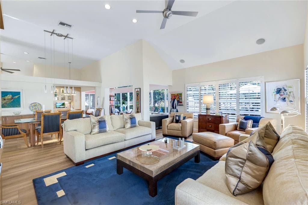 353 Carlton Pl 33, Naples, FL 34108-1
