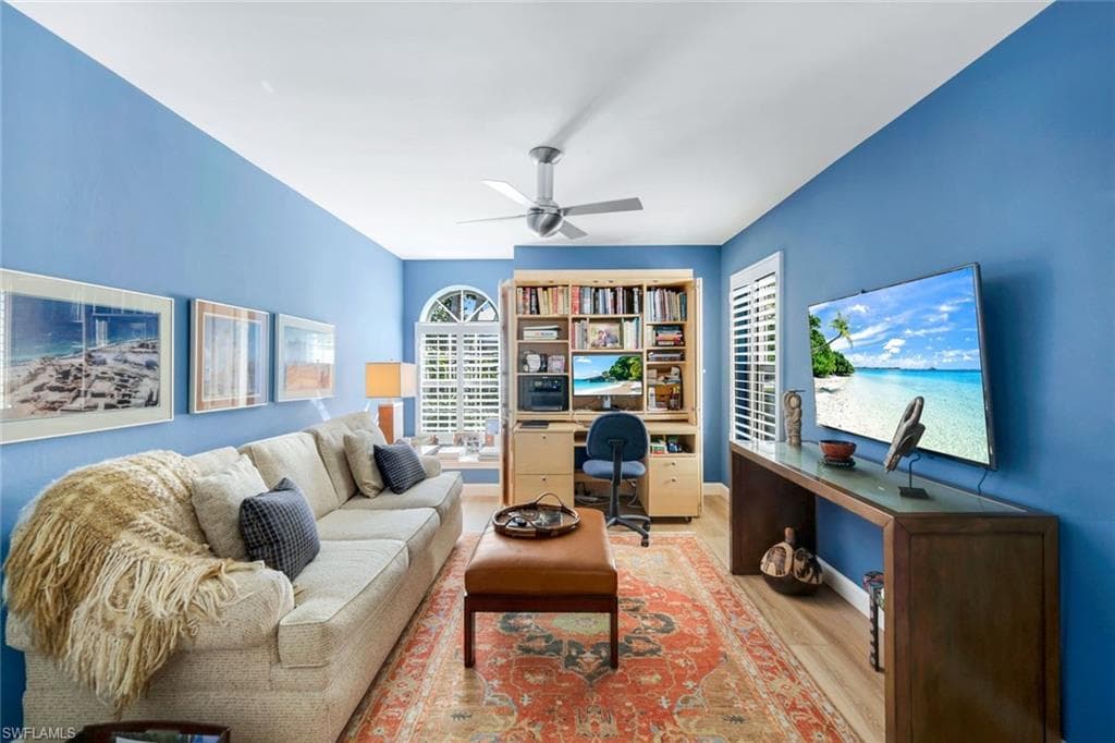 353 Carlton Pl 33, Naples, FL 34108-19