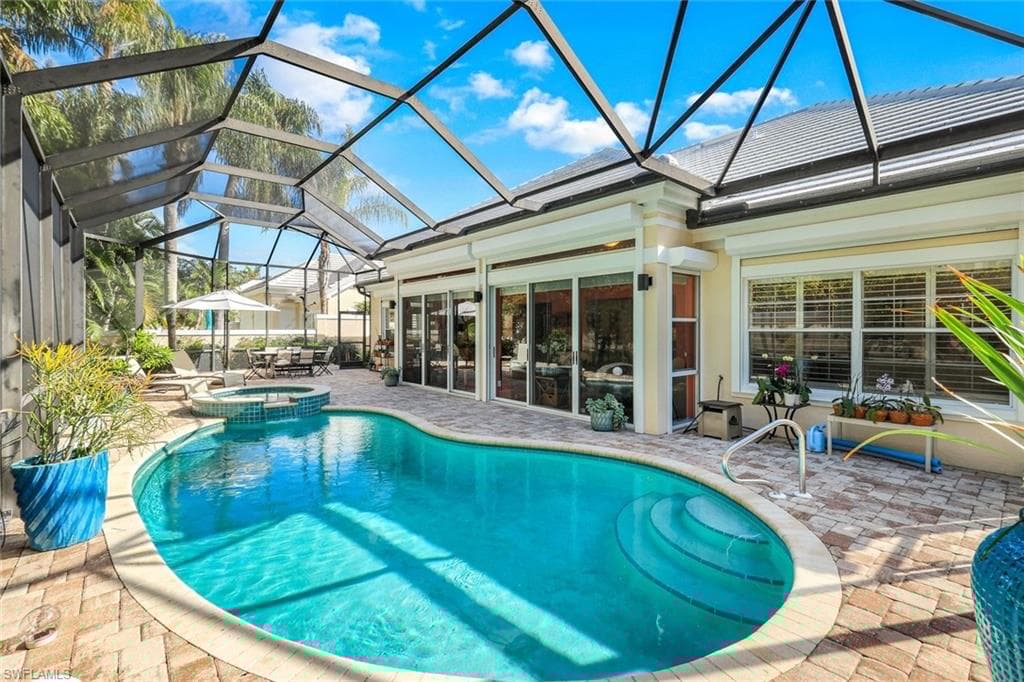 353 Carlton Pl 33, Naples, FL 34108-25