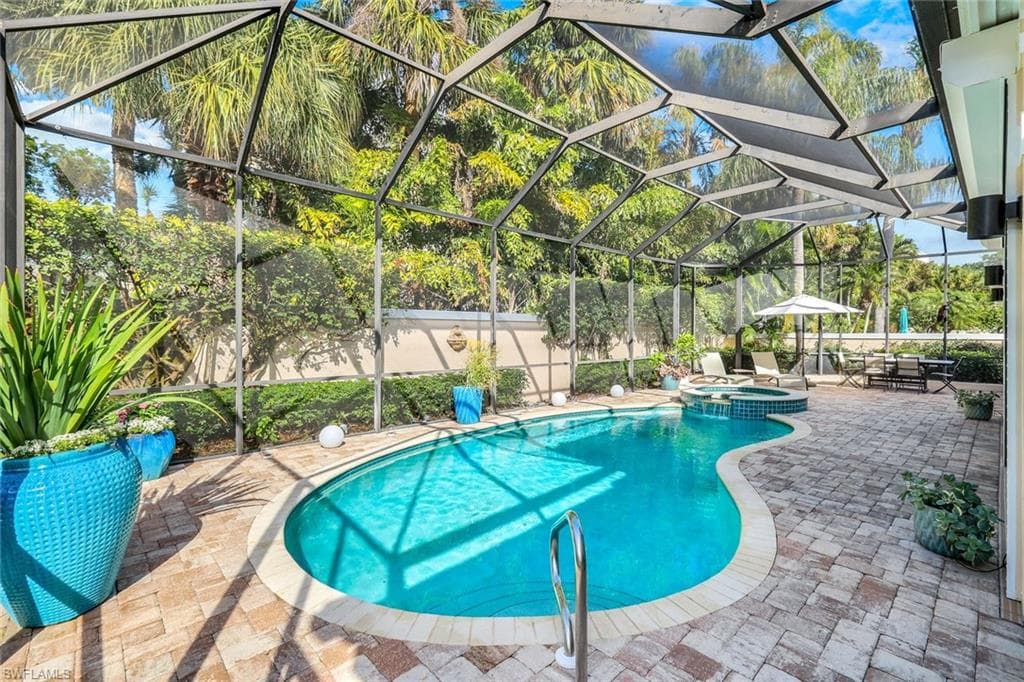 353 Carlton Pl 33, Naples, FL 34108-27
