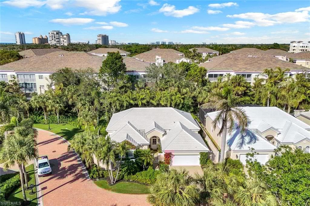 353 Carlton Pl 33, Naples, FL 34108-30