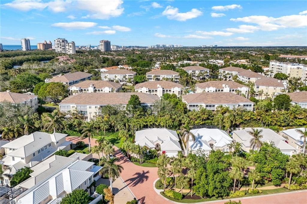 353 Carlton Pl 33, Naples, FL 34108-31