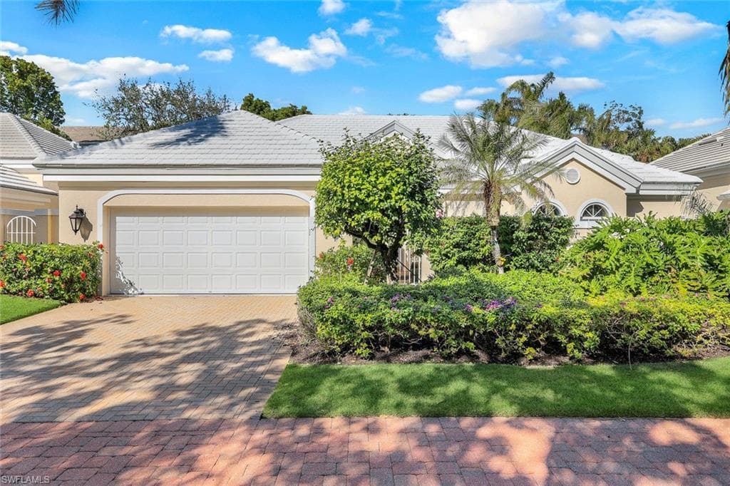 353 Carlton Pl 33, Naples, FL 34108-32