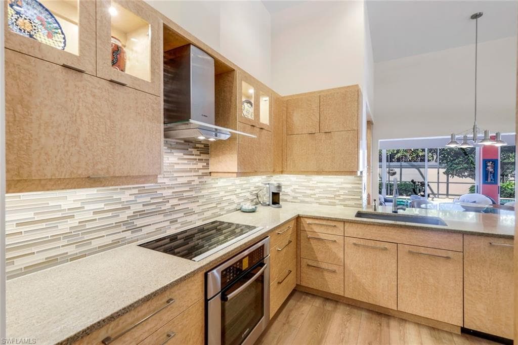 353 Carlton Pl 33, Naples, FL 34108-3