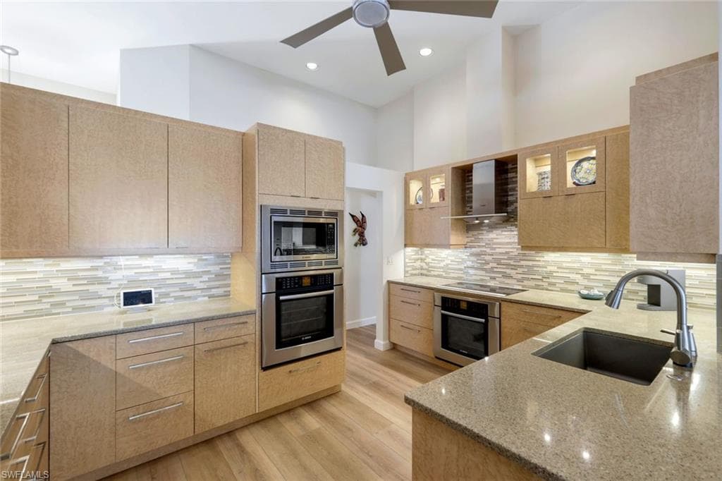 353 Carlton Pl 33, Naples, FL 34108-5