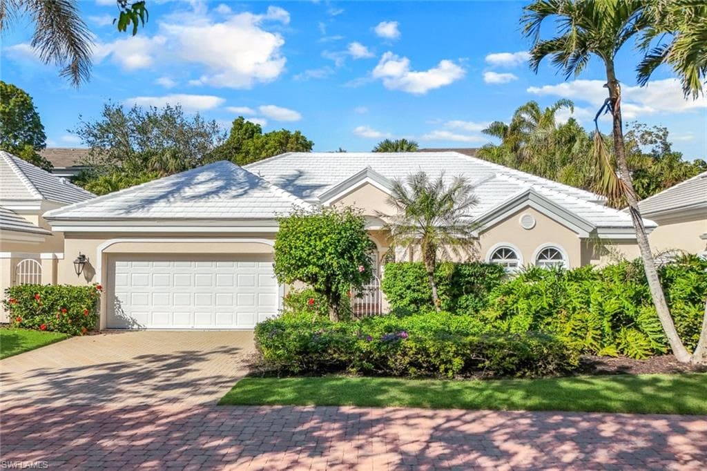 353 Carlton Pl 33, Naples, FL 34108-8