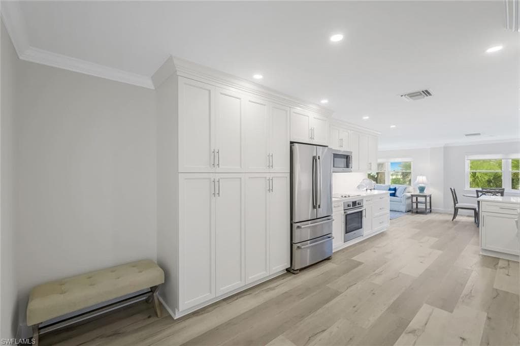 2011 Gulf Shore Blvd N 26, Naples, FL 34102-12