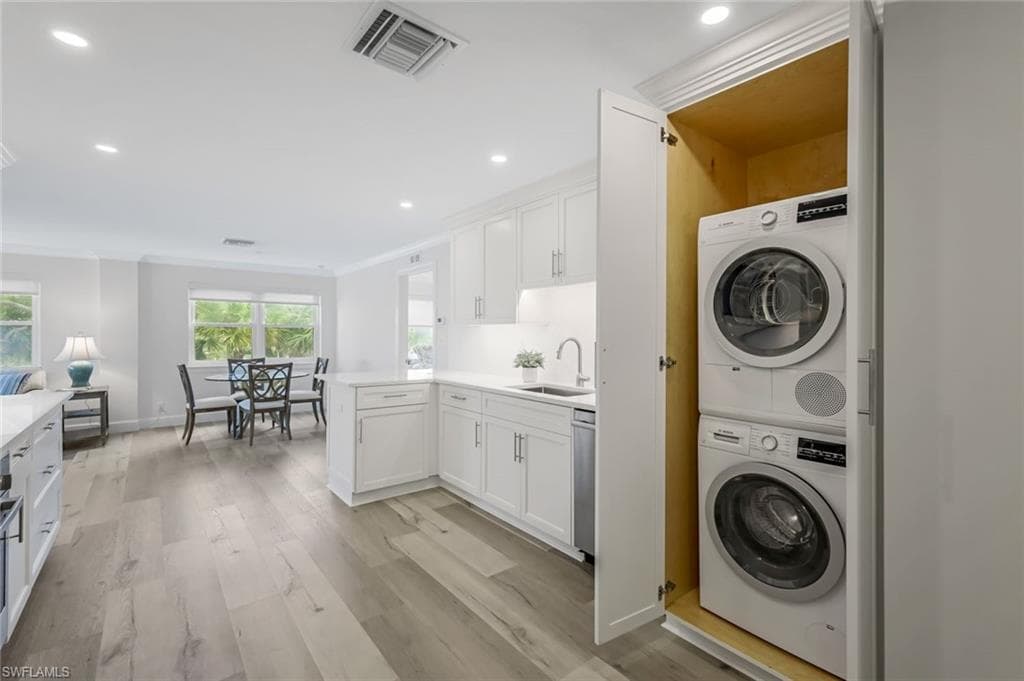2011 Gulf Shore Blvd N 26, Naples, FL 34102-13