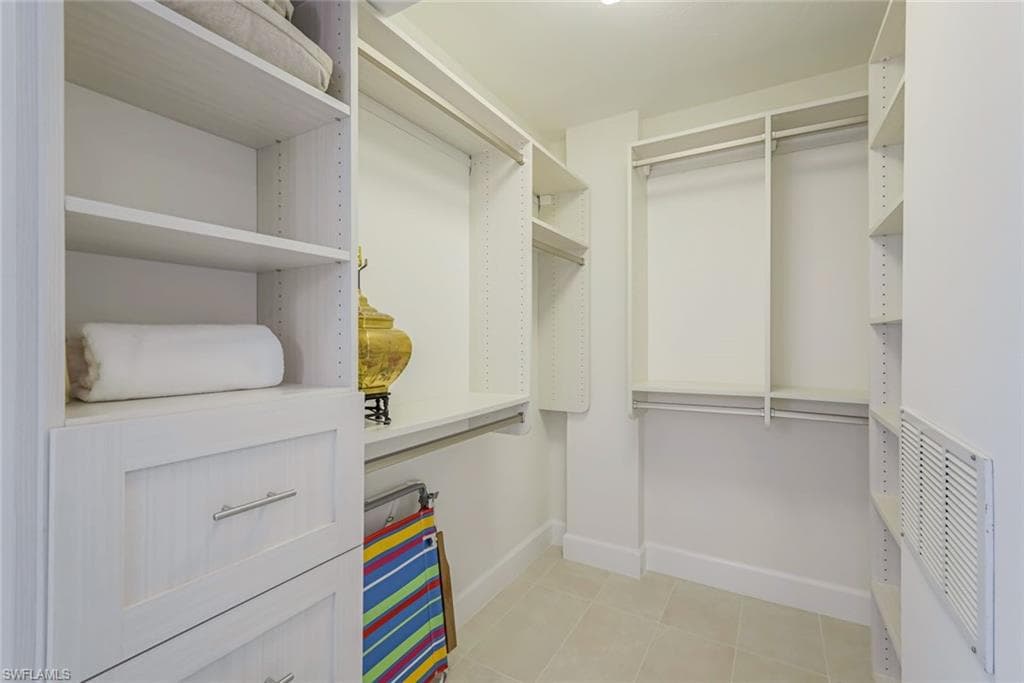 2011 Gulf Shore Blvd N 26, Naples, FL 34102-17