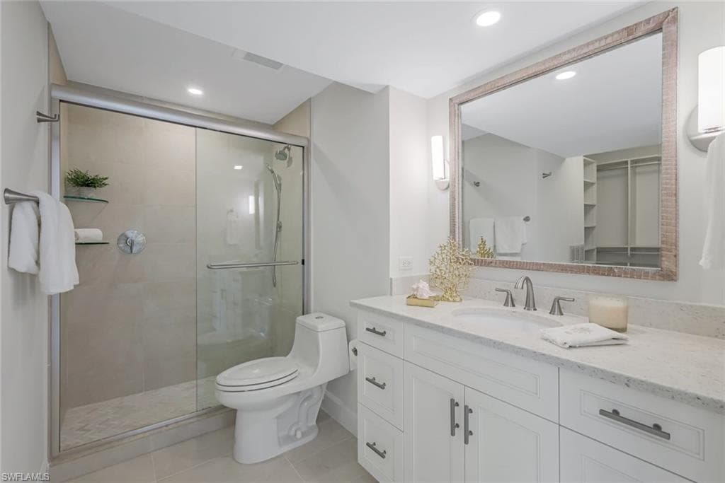 2011 Gulf Shore Blvd N 26, Naples, FL 34102-18