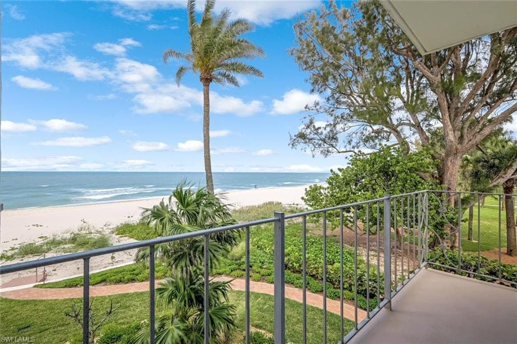 2011 Gulf Shore Blvd N 26, Naples, FL 34102-23