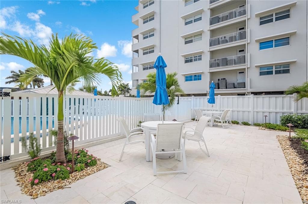 2011 Gulf Shore Blvd N 26, Naples, FL 34102-25