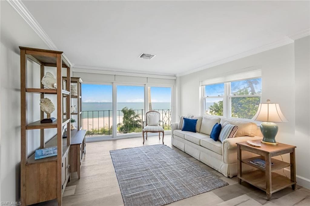 2011 Gulf Shore Blvd N 26, Naples, FL 34102-2