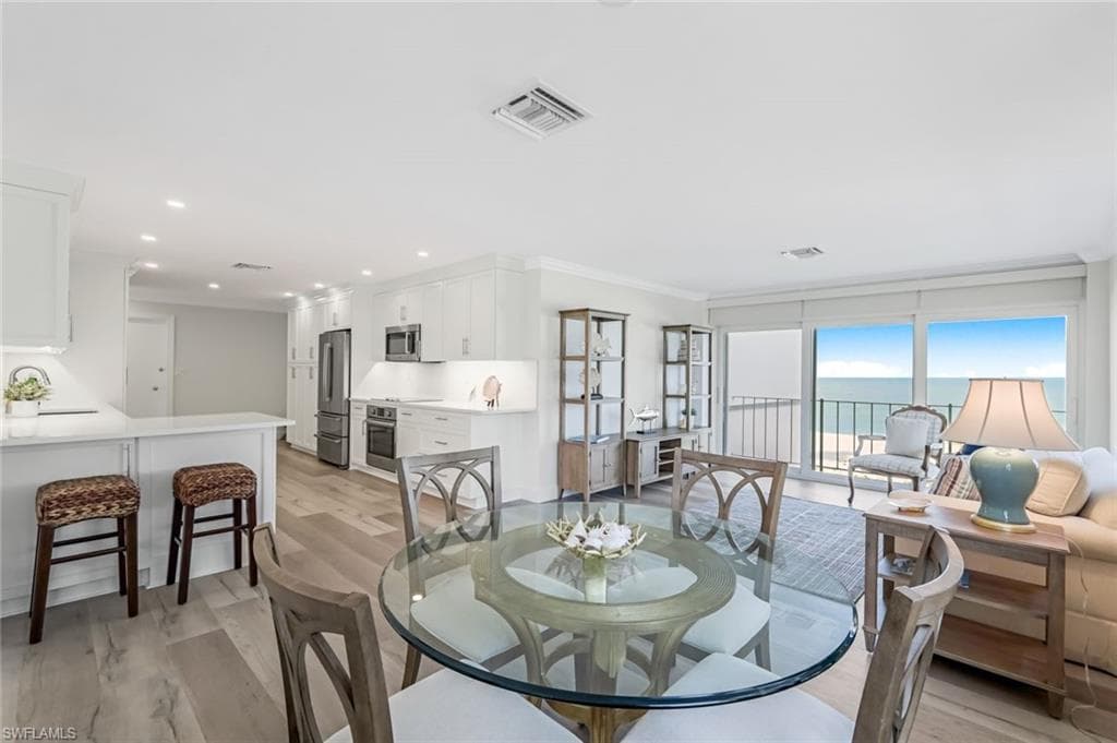 2011 Gulf Shore Blvd N 26, Naples, FL 34102-3
