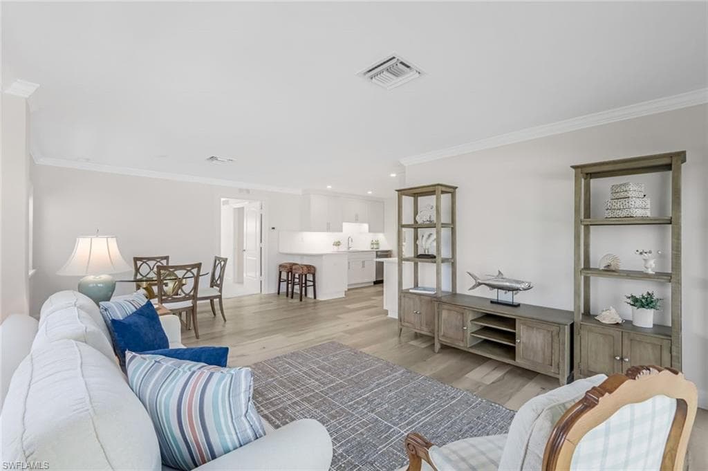 2011 Gulf Shore Blvd N 26, Naples, FL 34102-6