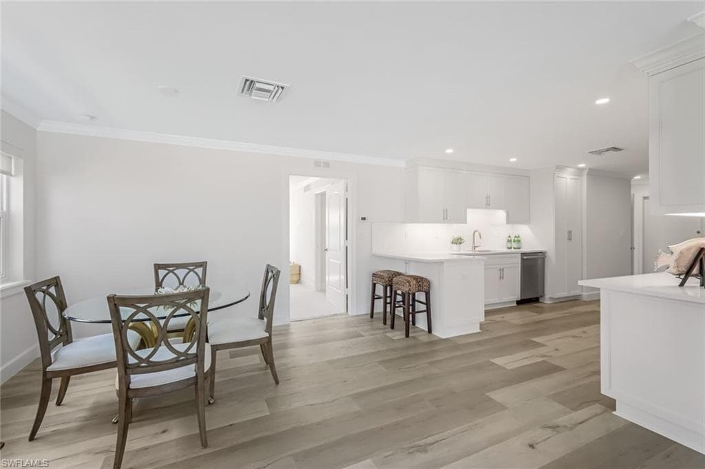 2011 Gulf Shore Blvd N 26, Naples, FL 34102-7