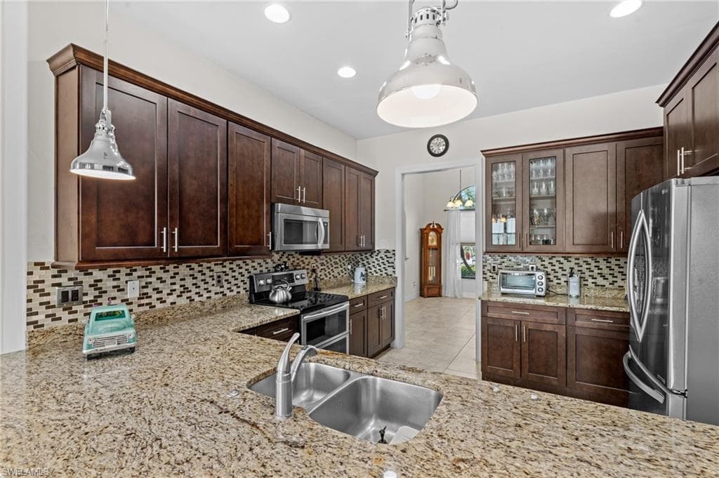 2712 25th St, Cape Coral, FL 33914-7