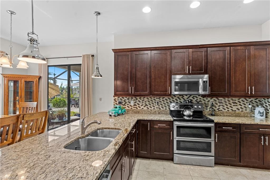 2712 25th St, Cape Coral, FL 33914-8
