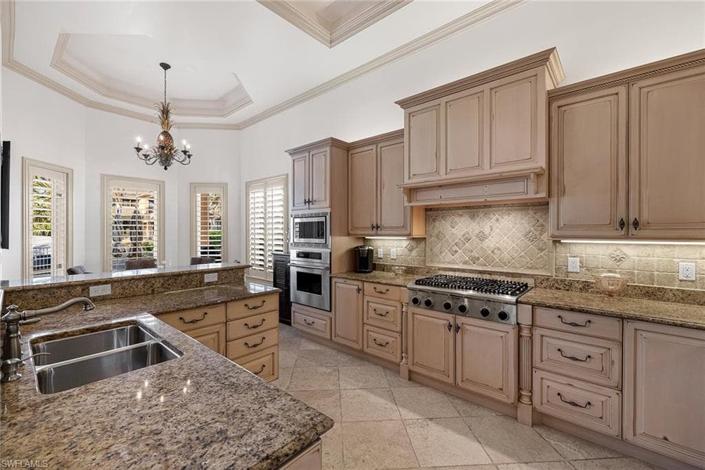 533 15th Ave S, Naples, FL 34102-9