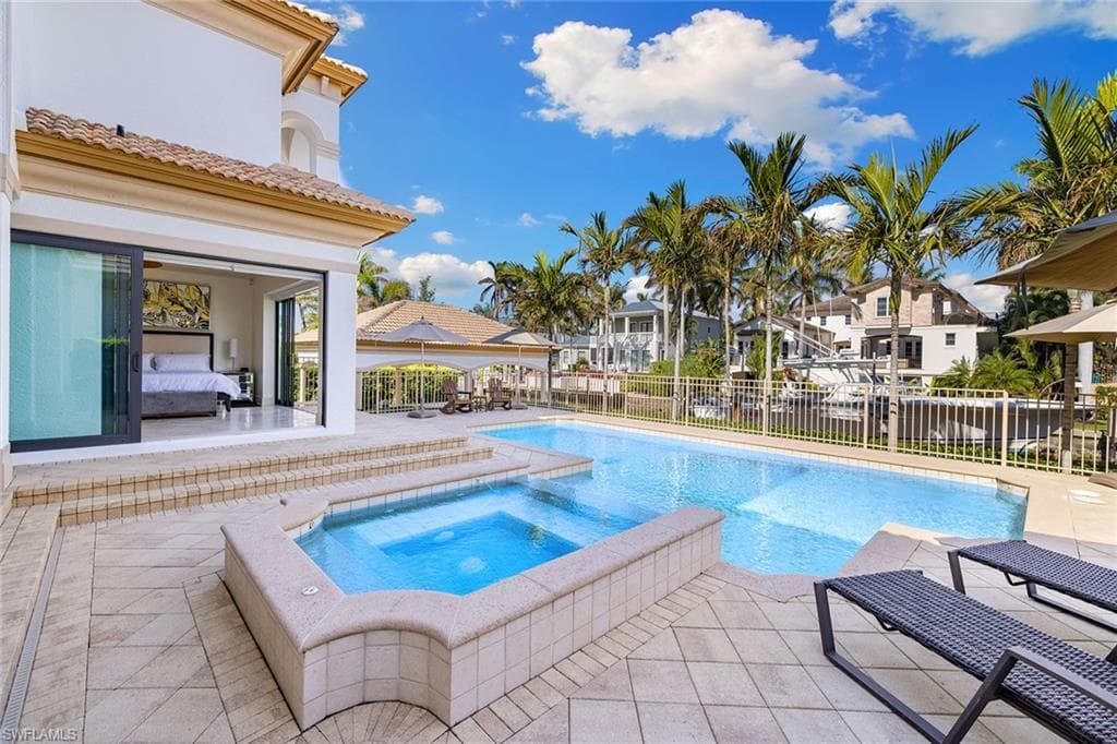 533 15th Ave S, Naples, FL 34102-18