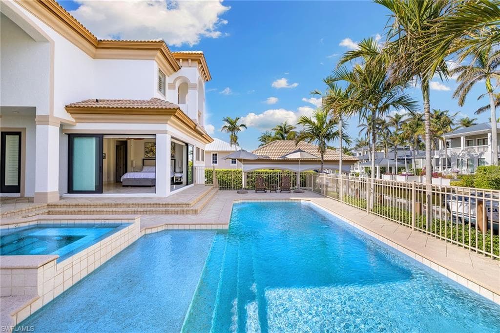 533 15th Ave S, Naples, FL 34102-20