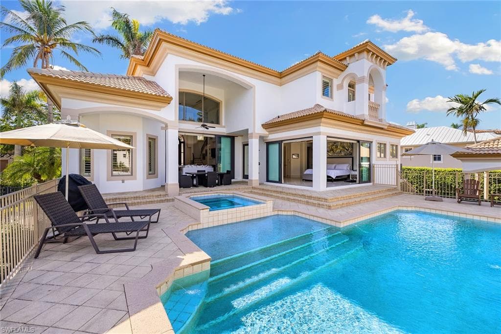 533 15th Ave S, Naples, FL 34102-21