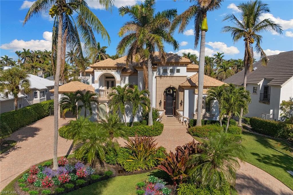 533 15th Ave S, Naples, FL 34102-1