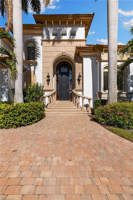 533 15th Ave S, Naples, FL 34102-2