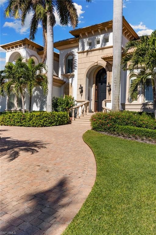 533 15th Ave S, Naples, FL 34102-3