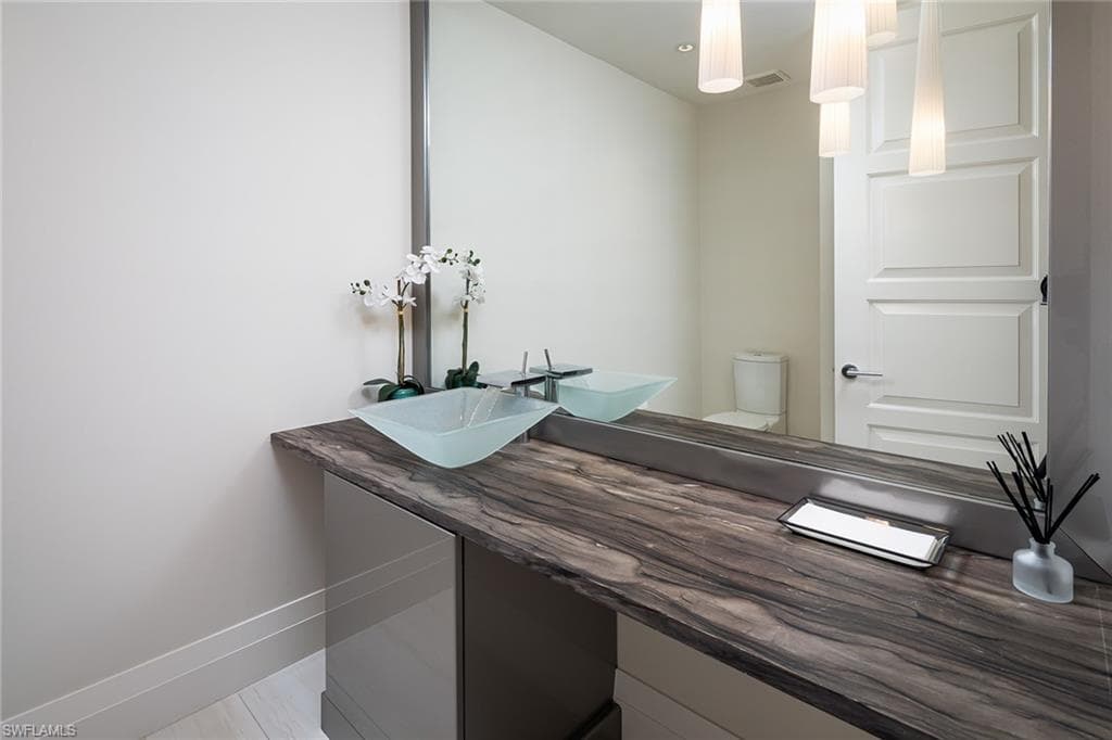 13105 Vanderbilt Dr Ph-n, Naples, FL 34110-18