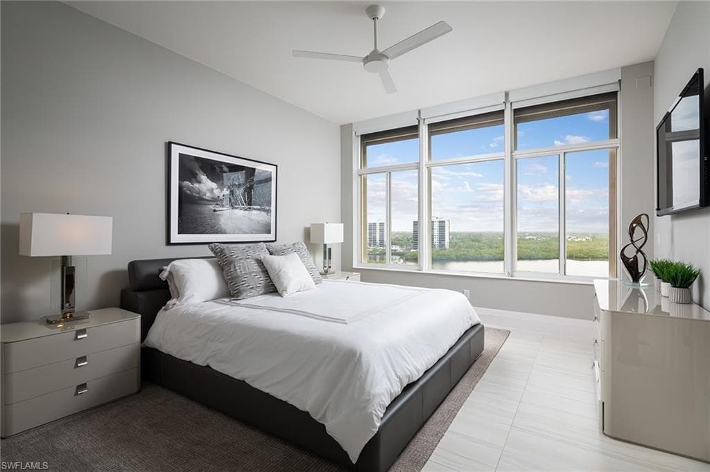 13105 Vanderbilt Dr Ph-n, Naples, FL 34110-28