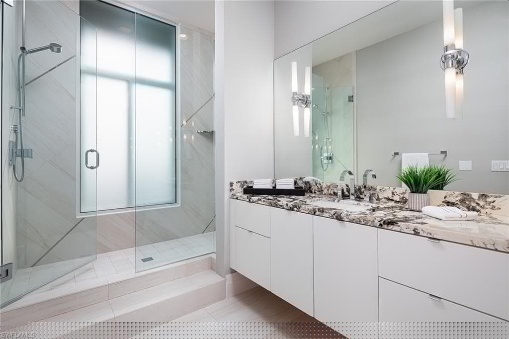 13105 Vanderbilt Dr Ph-n, Naples, FL 34110-29