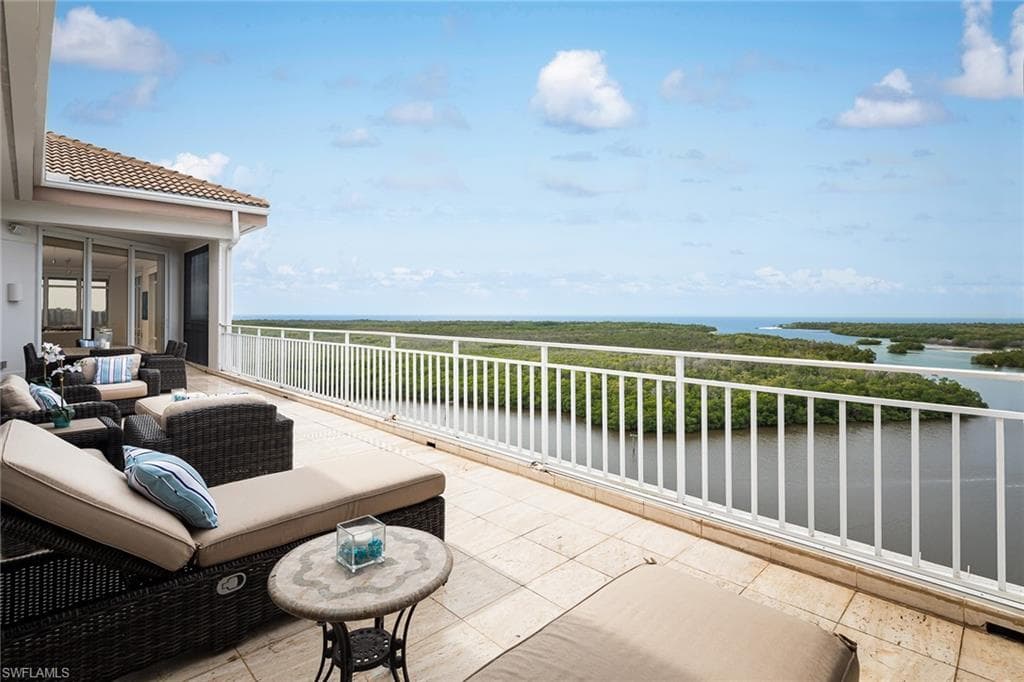 13105 Vanderbilt Dr Ph-n, Naples, FL 34110-32