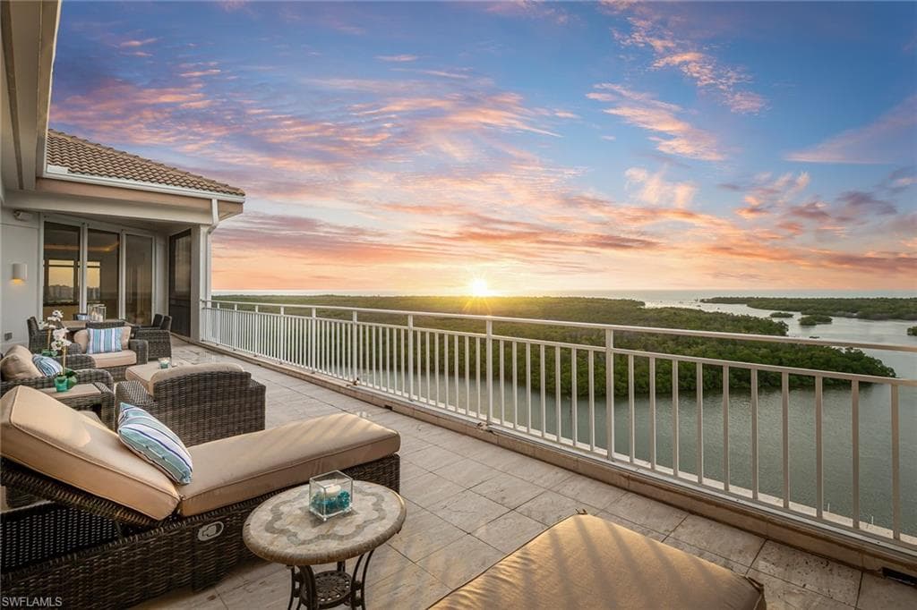 13105 Vanderbilt Dr Ph-n, Naples, FL 34110-5
