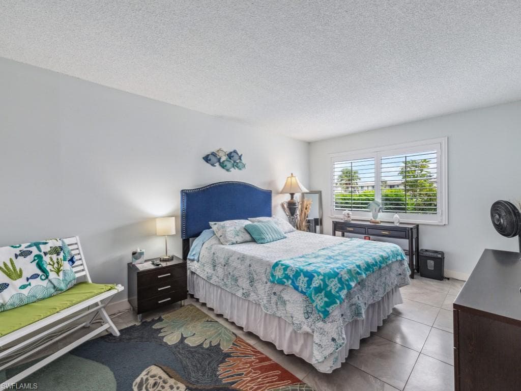 208 Palm Dr 3, Naples, FL 34112-8