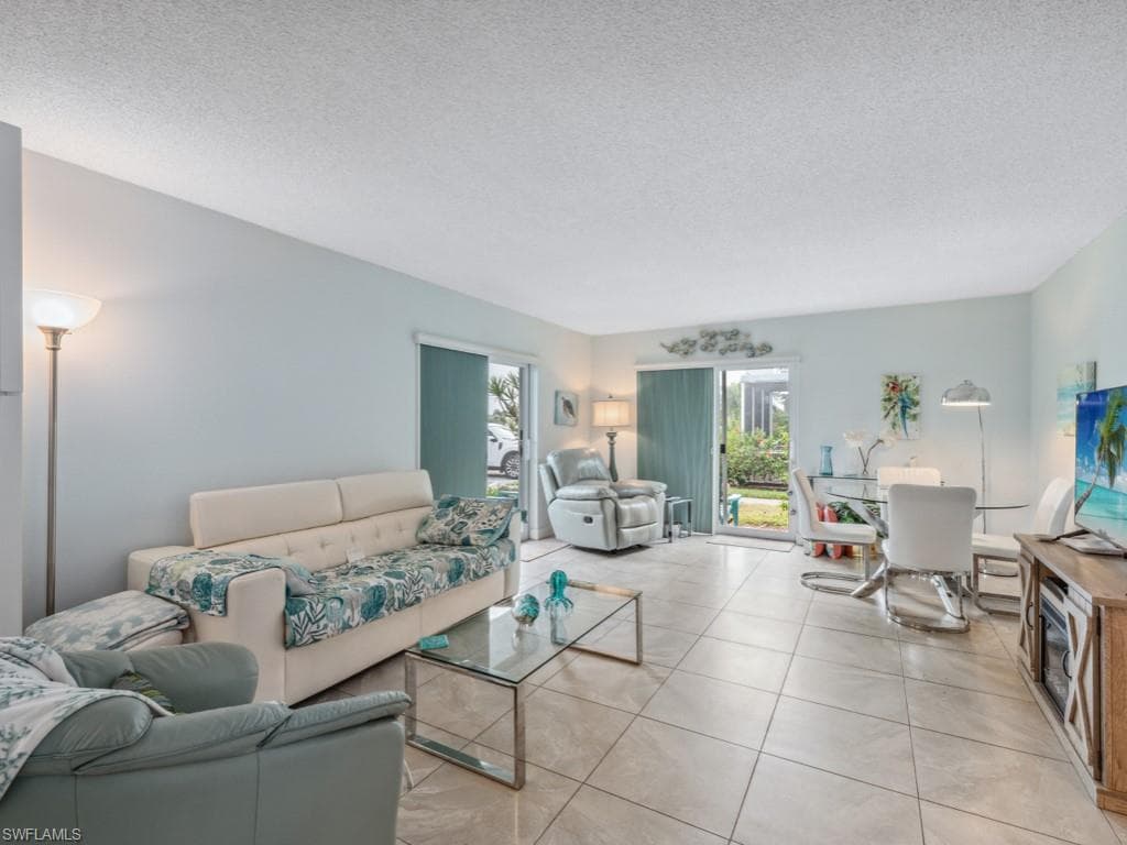 208 Palm Dr 3, Naples, FL 34112-9