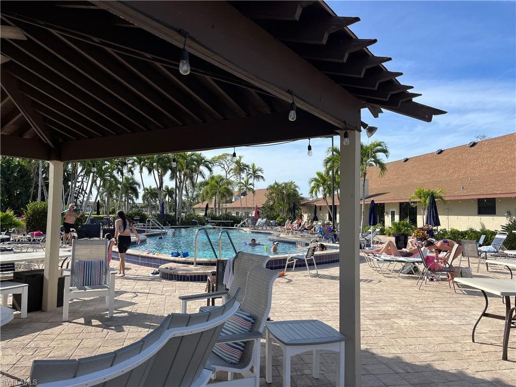 208 Palm Dr 3, Naples, FL 34112-19