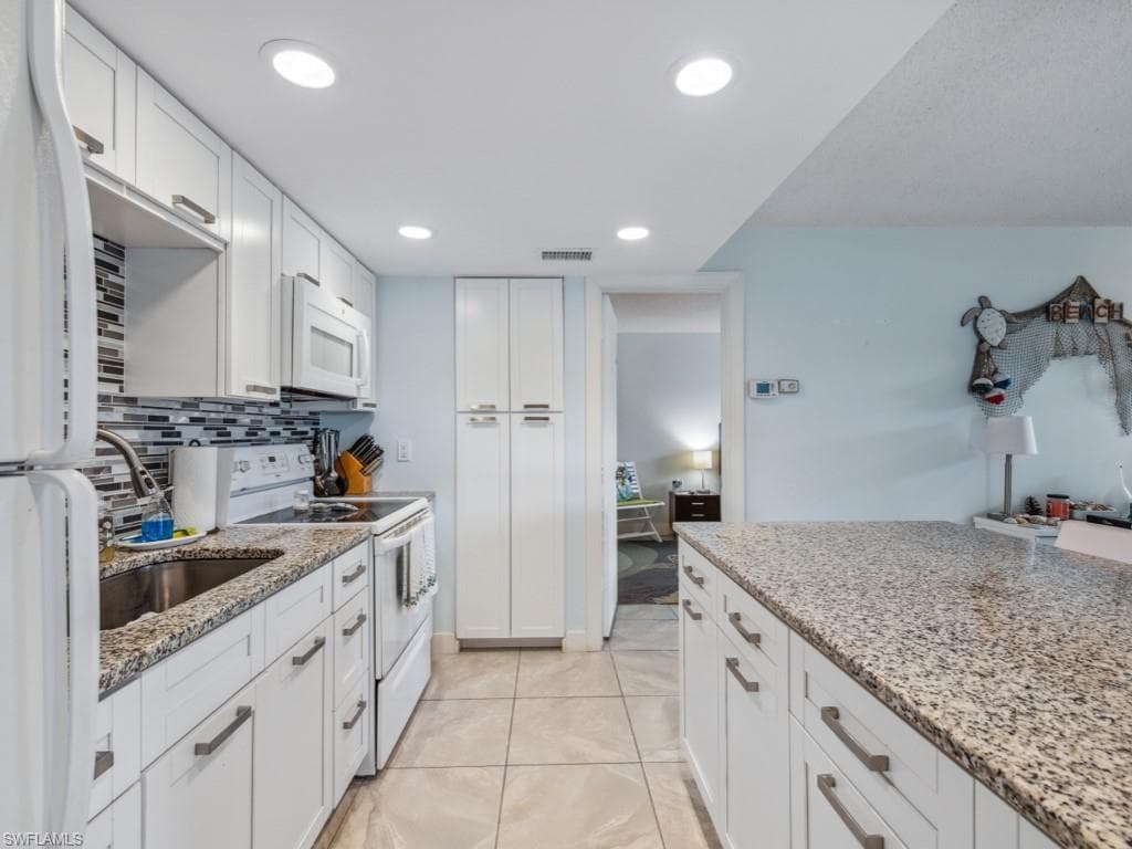 208 Palm Dr 3, Naples, FL 34112-1