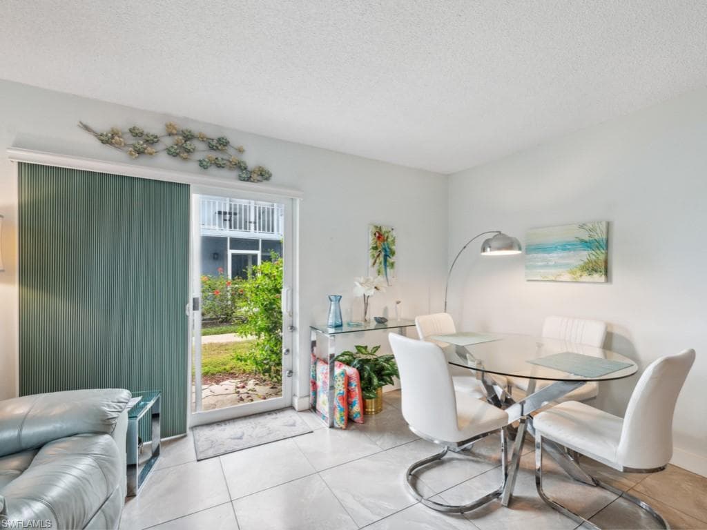 208 Palm Dr 3, Naples, FL 34112-7