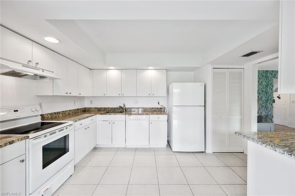 1840 Bald Eagle Dr 405a, Naples, FL 34105-10