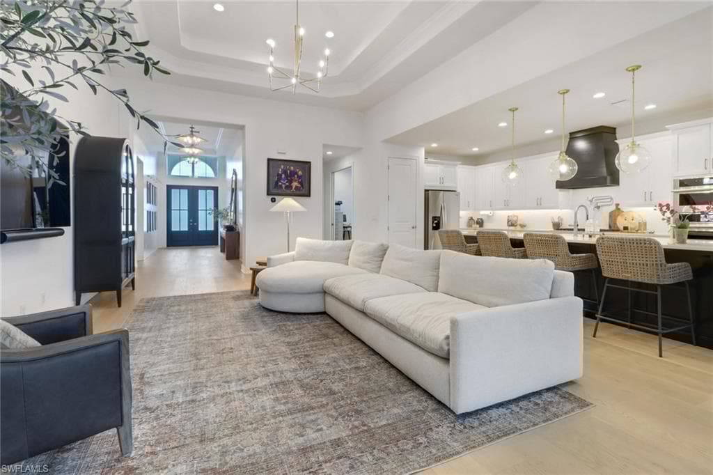 9241 Cayman Dr, Naples, FL 34114-10