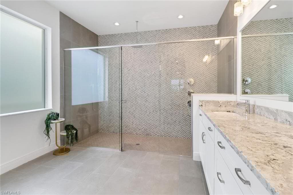 9241 Cayman Dr, Naples, FL 34114-16