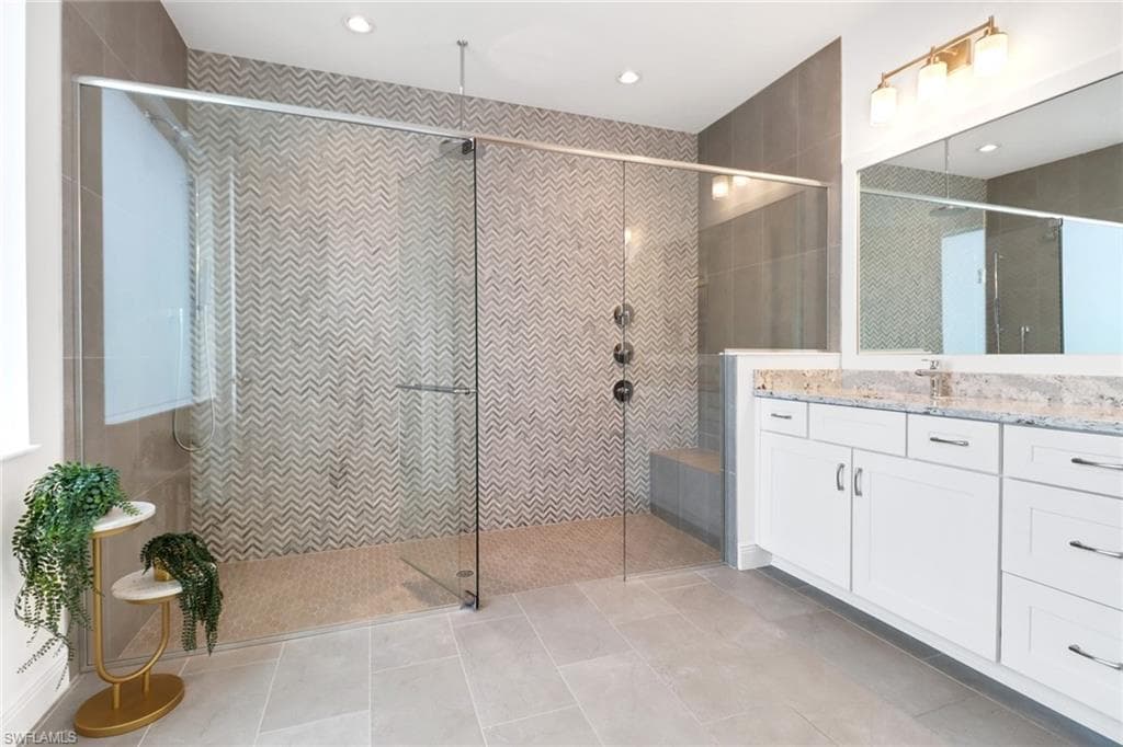 9241 Cayman Dr, Naples, FL 34114-17