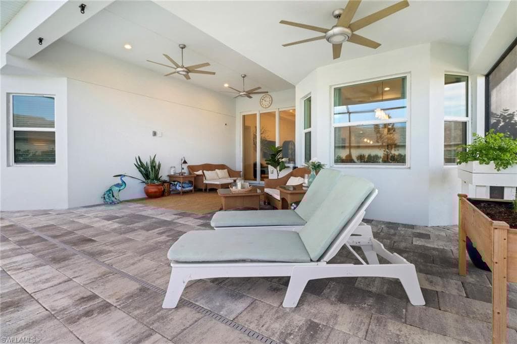 9241 Cayman Dr, Naples, FL 34114-32