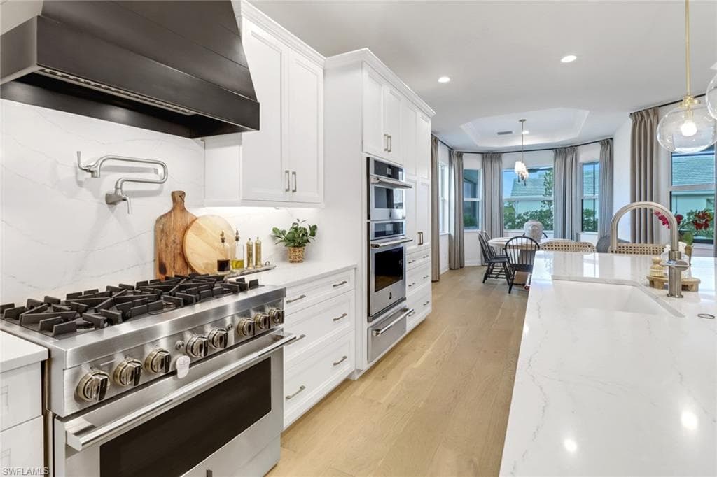 9241 Cayman Dr, Naples, FL 34114-4